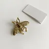 2022 Julklassiker BEES BROOCHES Fashion Brosch för Women Lady Girls Party Wedding Pins As Lovers Gift9222046