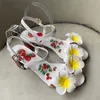 Blommor vita kvinnor pumpar sommar elegant fotled sp￤nne damer sandal mode ￶ppen t￥ brud br￶llop fest h￤l 35-43