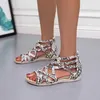 Sandaler BKQU 2022 Summer Shoe of Women Round Toe Hollow Wedges Sandaler Casual Stängd tå Flat Rom Sandaler plus storlek 43 Leopard Sandaler Z0224