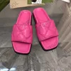 2023 Summer Women Platform Slide Designer Quiltning Sandaler Real Leather Luxury Flat Slippers Gummit tjocka bottnar Flip Flops Beach Shoes No435