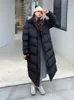 Kvinnors dike rockar ner bomullskåp kvinnor 2023 vinter mode koreansk vit lång lös tjock värme kläder svart huva parkor jacka jacka