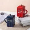 Muggar Creative Booth Shape Ceramic med lock Personliga blå röd kaffemjölkkoppar Rolig muggkopp för vänner par gåvor