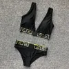 Sexy Triangle Beach Bra Set Classic Letters Traje de baño para mujer Bordado Lencería Ropa interior Split Bikinis