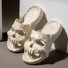 Slippels Skull Design Dames 2023 Zomer Outdoor Fun Noviteit Gepersonaliseerde Dia's Dikke Sole Platform Beach Non-Slip Men Sandals Y2302