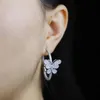 Hoopörhängen Huggie 2023 Valentine's Day Gift for Girl Friend European Fashion Delicate Micro Pave Farterfly Full CZ PAVED MEDIAL EARRING