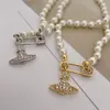 20 -wysokiej jakości Pearl Naszyjnik Projekt PIN Saturn z koraliki wisiorek damski Diamentowe naszyjniki miedziane 18k złocone biżuteria naszyjnik pereł