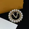 2023Spille da donna designer di marca lettera spilla di lusso placcato oro 18 carati intarsiato strass perla grande cerchio gioielli festa di nozze regalo nuziale gioielli di alta qualità