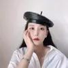 BERETS 202312-SHI DROP 패션 PU 모델 디자인 악어 곡물 가짜 가죽 거리 베레트 모자 남성 여성 레저 화가 모자