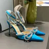 2023 Дизайнерские туфли с коробкой Mach 100 Silk Satin Double Bow Crystal Pumps роскошные высокие каблуки светоотражающие женские свадебные сандалии модные женские тапочки для вечеринок