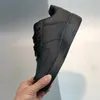 أحذية الجري المصممة للرجال واحدة واحدة كلاسيكية ثلاثية أسود سوداء المدربين رجال مدربون في الهواء الطلق أحذية رياضية الحجم 36-45