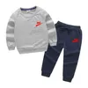 New Spring Baby Boys Felpa da allenamento con coulisse Set di pantaloni sportivi Tuta per bambini Bambino Jumper Pant Jogger Set 1-13 anni Stampa LOGO del marchio