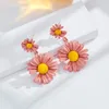 Dangle Earrings Carvejewl Colorful Daisy Flower Sprayed Coating White Yellow Green Pink Color Charms Drop Earring For Girl Gift