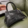 Kadın Saatli Çantalar 18.5/23cm Küçük Motosiklet Çanta Timsahı Kabartmalı Parlak Calfskin Lady Tasarımcı Moda Crossbody Çanta Nappa Kuzu Din Astatı