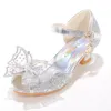 Tênis sapatos para meninas calcanhar crianças vestido de princesa festa cunhas de couro infantil deslizamento de borboleta em bailarina de casamento 230224