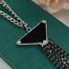 Womens Designer Pendant Necklace Luxury Ladies Metal Gold Sliver Causal Necklaces Jewelry Fashion Mens Triangles P Chain Necklaces 2302251BF