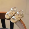 Sandalet kızlar sandaletler 2022 Yaz Bowtie Yumuşak Sandalet Sevimli Nefes Alabası Küçük Bebek Prenses Elbise Allmatch Plajı Sandalet 16 Yıl Z0225