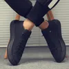 Klänningskor hög kvalitet alla svarta läder män fritid vulkaniserade manliga sneakers andningsbara våren nc88 230224