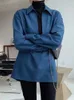 Camicette da donna Camicie TWOTWINSTYLE Camicia blu allentata per le donne Scollo a V Manica lunga Solido Minimalista Camicette vintage Donna Moda coreana Abbigliamento Stile 230225