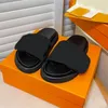 Luxe Slipper Sandalen Zwembad Kussen Platte Reliëf Muilezels Designer Slides Damesschoenen Zomer Echt Leer Cool Comfort Slippers Wit bedrukt Mode heren Slide