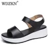 Sandaler WDZKN 2022 Kvinnliga kilar Sandaler äkta läder Summer Casual Shoes Concise Peep Toe Ladies Platform Sandaler Black White H050 Z0224