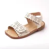 Sandalias Venta al por mayor Sandalias para niños de verano Chica coreana Moda Bebé Punta abierta Zapatos de princesa con suela blanda y calzado de playa recortado Z0225