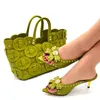 Scarpe eleganti Set di scarpe e borse italiane alla moda mature Set africani Scarpe nigeriane di colore verde con borse abbinate per la festa nuziale reale 230225