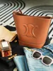 Kobieta Projektant cuir torby wiadro Luksusowe triomphe Kopertówka na ramię Totes bag torebki crossBody Damskie męskie Moda duża pojemność Beach weekend basket bags pochette