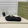 2023 Designer Flip-Flops Fashion Kaptaki proste męskie kapcie damskie Summer plażowy gumowe kapcie łazienki czarne białe zielone sandały