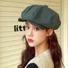 Basker japanska kortbrimmade oregelbundna veck Black Retro Temperament Painter Cap Autumn and Winter Ins Women's Hats