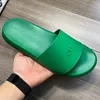 مصمم رجال نساء النعال الصيفية الصيفية شاطئ شاطئ شاطئ منصة السيدات Sandali Slides Home Shoes Flip Flops مخططة التطريز المطبوع