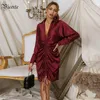 Lässige Kleider VC Formales Kleid 2023 Trend Temperament Rotwein Gerafftes Design Mode Langarm Revers Burgund Kurz Satin Sexy