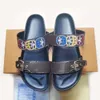 Designertofflor Dam Sandaler Högkvalitativa skor Dam Slides Crystal Calf läder Fritidsskor quiltade Plattform Summer Beach Slipper