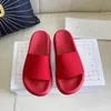 Designer Heren Women Slippers Zomer Sandalen Sandalen Sandalen STRAND SLIDE PLATPLATION DAMIES SANDALI SANDALI GLIDS HOORSCHOOTS SLAAG SLAAG STRIPED BULDEREN GEDRUIDE COUSAL SLIPPER