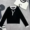 Projektant najwyższej jakości dzianin damskich klasyczny czarny biały sweter w litery moda z długimi rękawami wycięcie pod szyją pulower z dzianiny Top