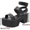 Sandały 2022 Marka rozrywka Chunky Sandals Sandały Wysokie Blok Obcasy gladiator goth czarne buty Kobieta moda modna letnie kobiety sandały Z0224