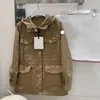 Designer feminino trench coats médio e longo bordado crachá cordão capuz fino ajuste cintura mostrar fino solto casual blusão