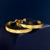 ゴールドダイヤモンドスタッドイヤリングチタンスチール18k女性用の愛のイヤリングバッグ付きシンプルなファッション
