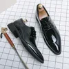 Elbise ayakkabıları erkekler ayna yüzü oxfords lüks tasarımcı resmi patent deri sivri dantelli iş yeşil mokasinler 230224