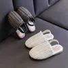 Sandaler sommar barn sandaler för flickor flätade sandaler mode småbarn baby pu läder strandskor mjuka barn casual prinsessor tofflor z0225