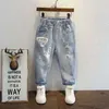 Jeans jongens broek lente en herfstmodellen van baby stretch slank fit voor kleine middelgrote kinderen 230224