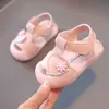 Sandálias respiráveis ​​verão meninas sandálias infantis princesas estilo flor de sola mole pré -caminhada