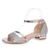 Sandálias 2022 Verão Novo clássico Casual Women Shoes Fashion Elegant Luxury Low Heels Crystal Creative Design Sandals for Women Z0224