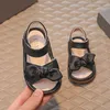 Sandalen 2021 Nieuwe zomer zoete meiden sandalen peeptoe massieve kleur sandalen bowie zachte zolen prinses schoen baby strandschoenen niet -slip schoenen z0225