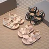 Sandalen 2021 Nieuwe zomer zoete meiden sandalen peeptoe massieve kleur sandalen bowie zachte zolen prinses schoen baby strandschoenen niet -slip schoenen z0225