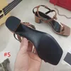 Marka Tasarımcı Terlik Pin-Toe Kadınlar Sandalet Sandalet Kare To Sıradan Kadınlar Düz Ayakkabı Kaykay Plaj Ayakkabıları Yeni Flip Flops Kadın Moda Ayakkabıları Boyutu Kutu ile