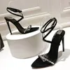 Neue Sandalen aus schwarzem Leder, mit Strasssteinen besetzte Riemenspulenabsätze, himmelhoher Absatz für 11-mm-Damen, Sommer-Luxus-Designer-Schuhe, Party-Absatz, Fabrik-Schuhwerk41