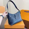 Bolsa de compras feminina designer em relevo Bolsa de luxo nas axilas Bolsa em relevo com alça lateral relaxada faz configuração compacta Bolsa de lazer encarnada