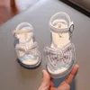 Sandalen 2023 Zomer nieuwe meisjes sandalen mode kinderen strandschoenen schattige strass buiging prinses sandalen zachte bodem kinderen schoenen g915 z0225