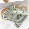 Pyjamas Girls Home Clothes Set Spring Autumn Boys broderade topp med rutiga byxor 2 bit 3 7y Unsex Bekväm pyjama 230224