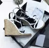 CASSANDRA WEDGE ESPADRILLES 디자이너 샌들 가죽 펌프 밀짚 직조 웨딩 드레스 신발 발목 신발 발목 플랫폼 검투사 샌들 상자